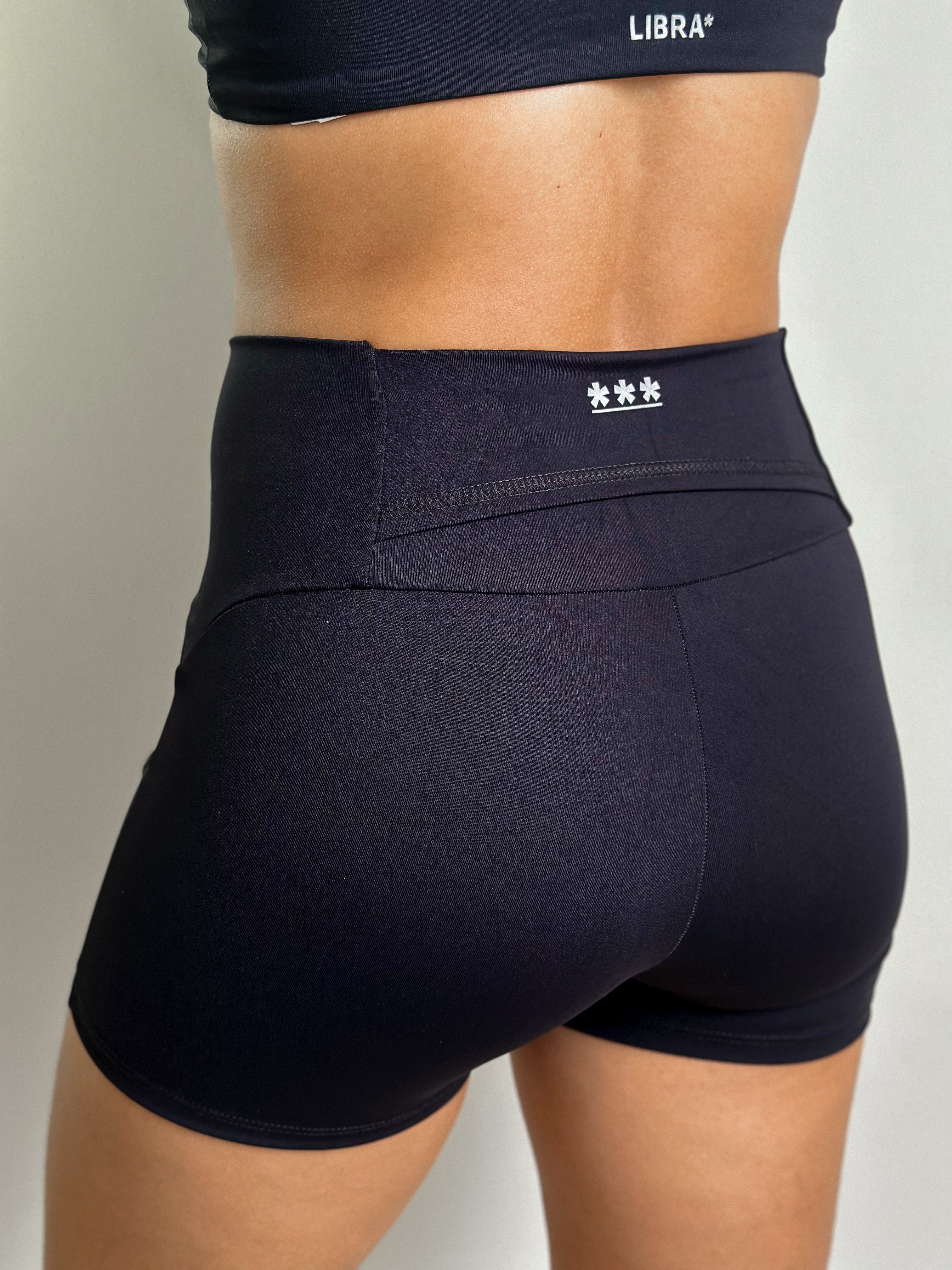 SHORTS EMANA PRETO