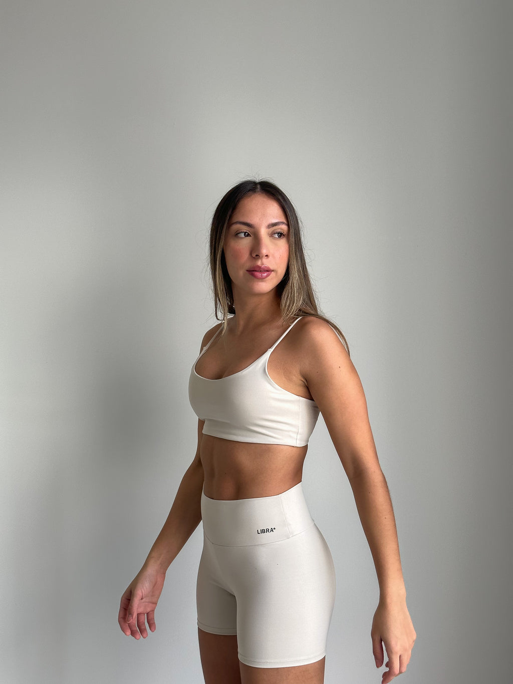 SHORTS MOVE NUDE