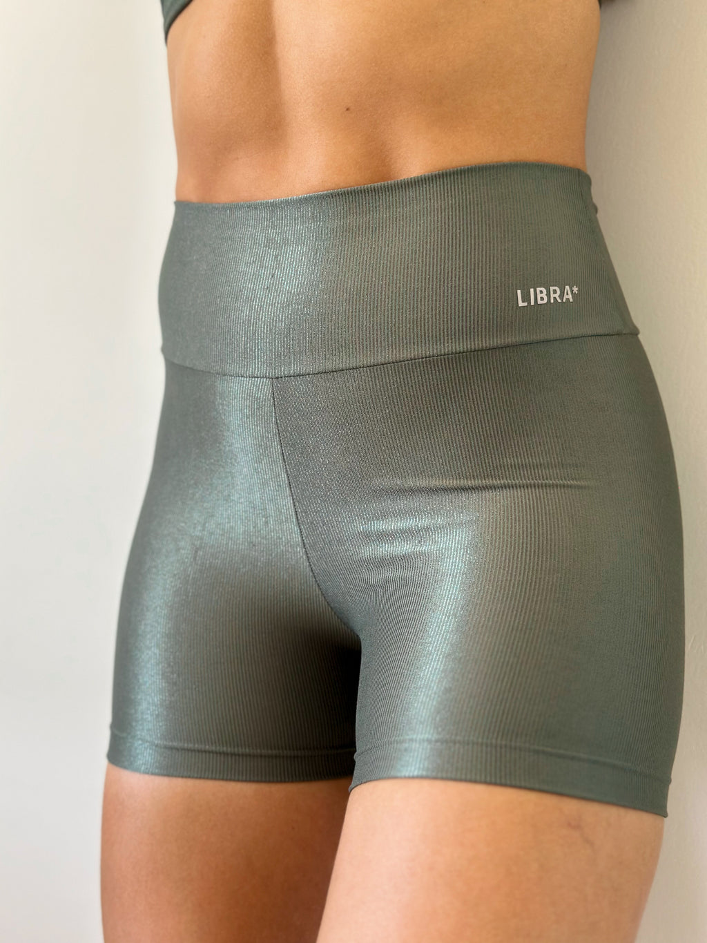 SHORTS CHARM VERDE FLORESTA