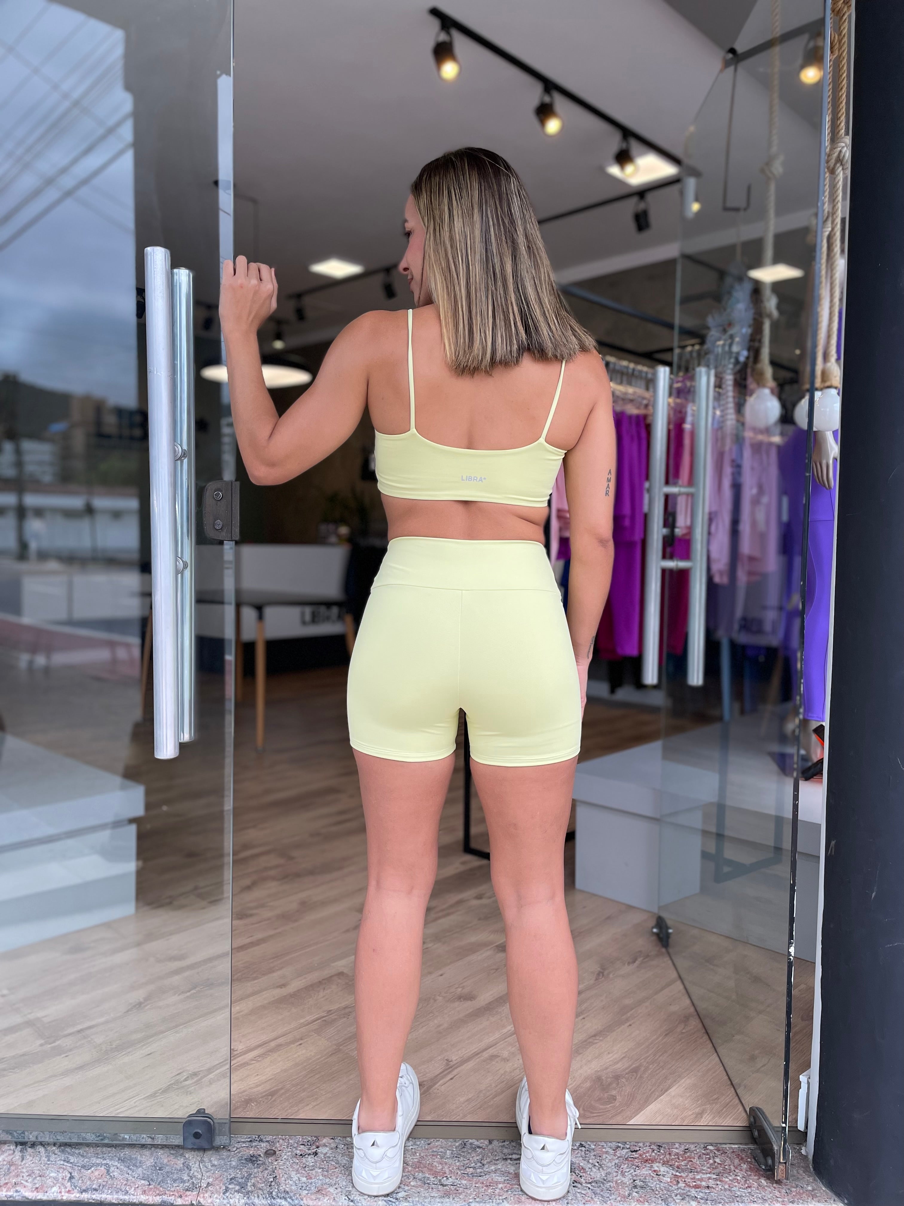 SHORTS MOVE AMARELO MANTEIGA