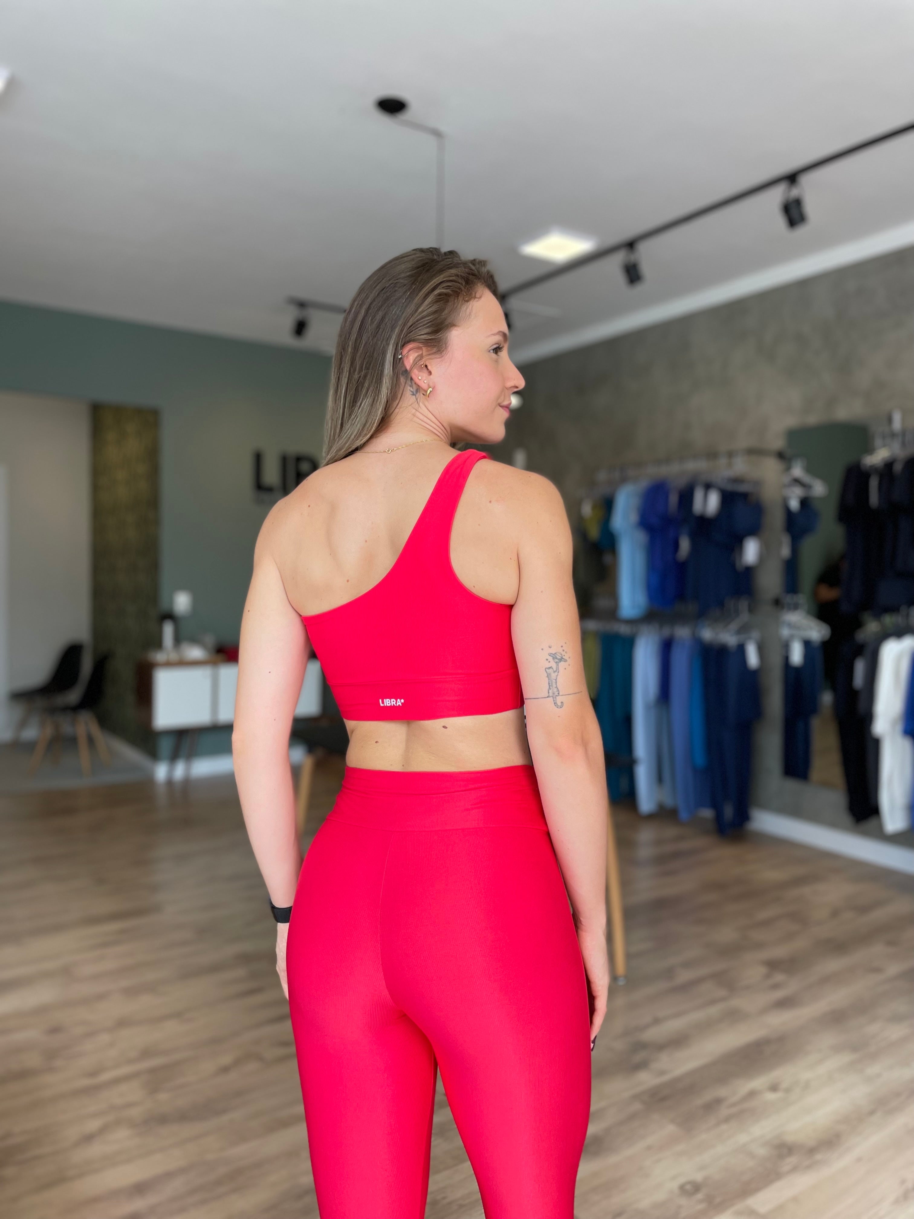 TOP OMBRO SÓ CHARM VERMELHO