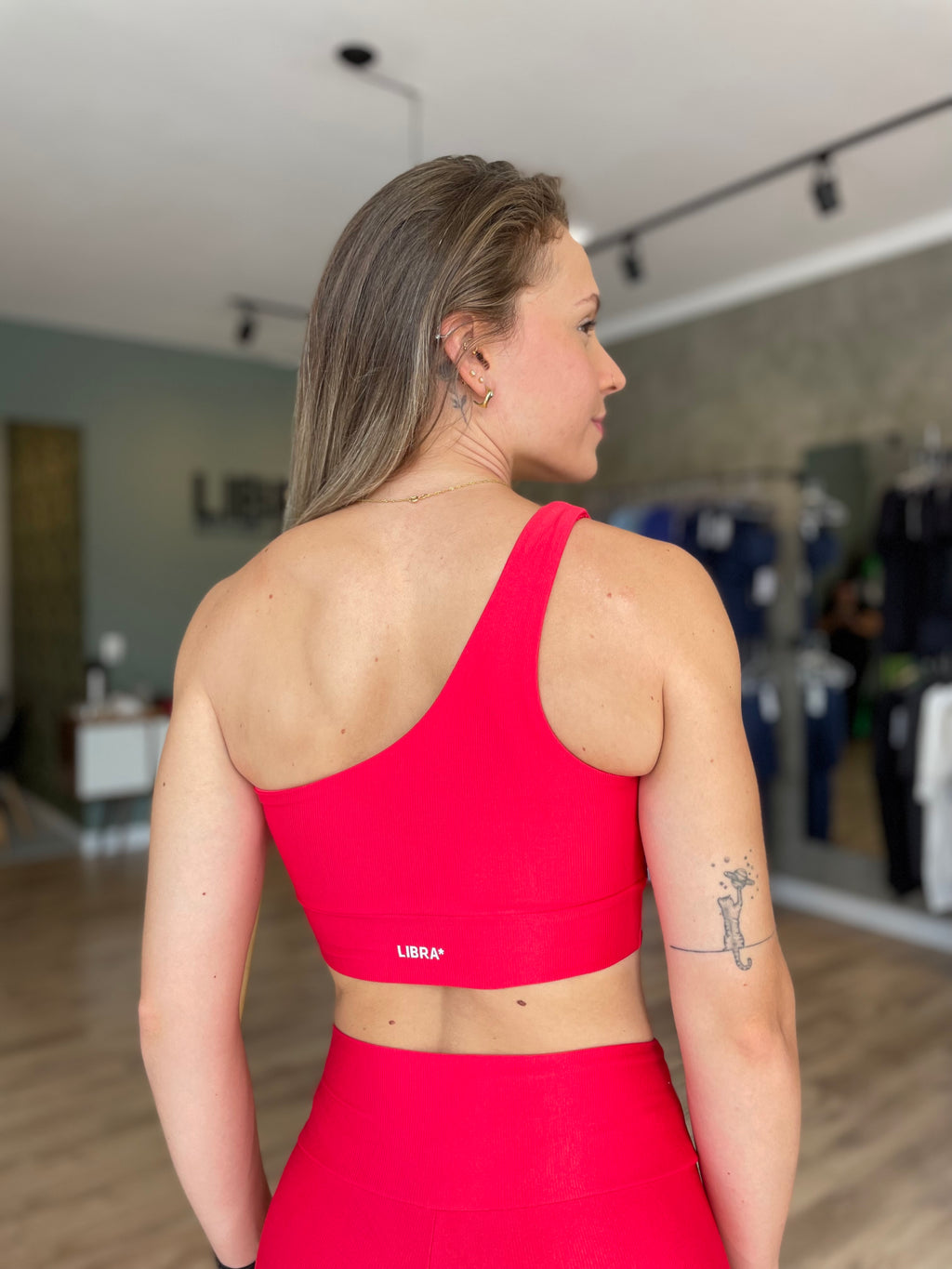 TOP OMBRO SÓ CHARM VERMELHO